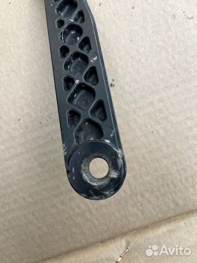 Peugeot 308 поводок дворников