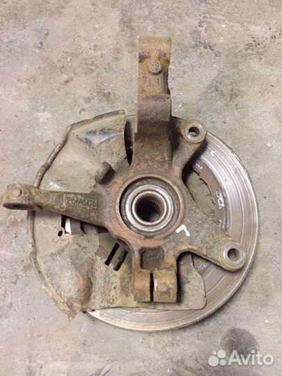 Переднии левыи поворотныи кулак Mazda CX-7