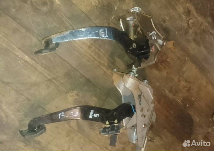 Педаль тормоза Nissan Primera P12 2002