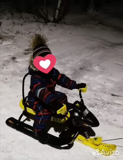 Детский снегокат со спинкой