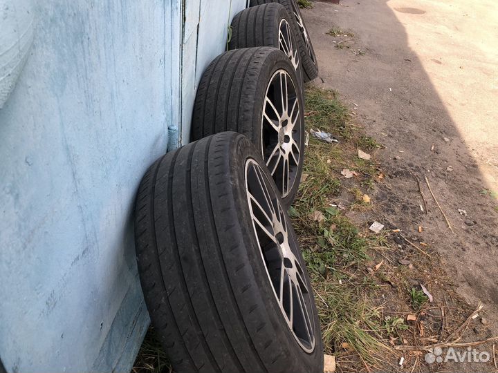 Летняя резина на литых дисках 235/45/17