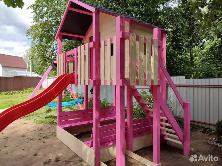 Детские деревянный домик на сваях