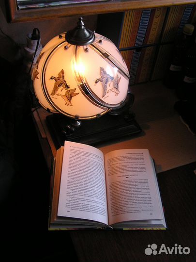 Настольная лампа с часами и регулировкой освещения