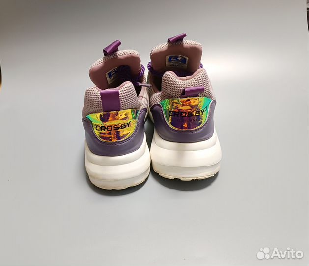 Кроссовки женские 40