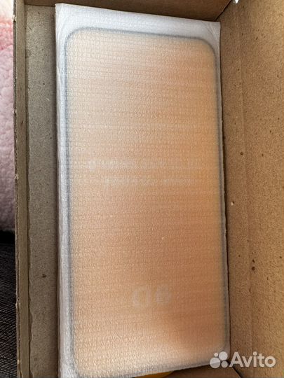 Защитное стекло на iPhone 14 pro max