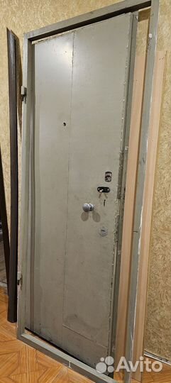 Дверь входная железная