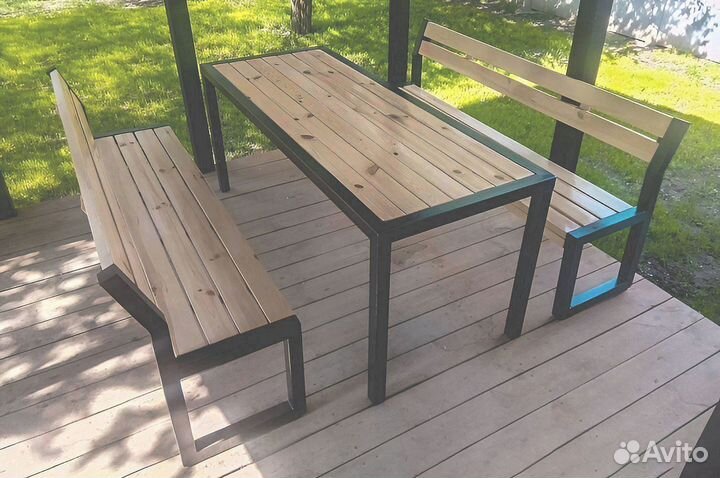 Уличный стол