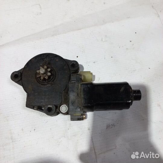 Моторчик стеклоподъемника задний правый Hyundai