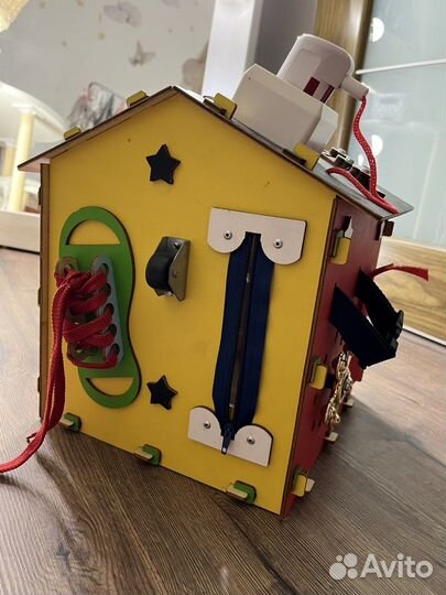 Бизиборд домик