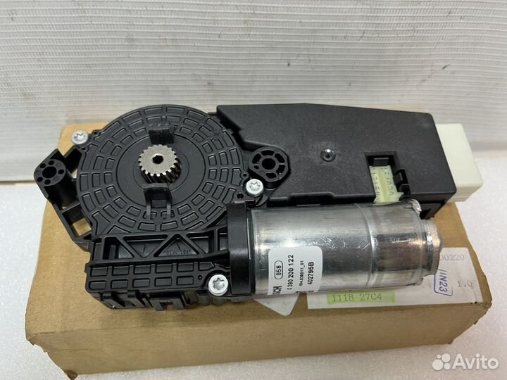 Моторчик привода люка Mercedes S W222 X222