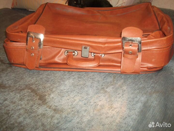 Кожаный чемодан советских времён