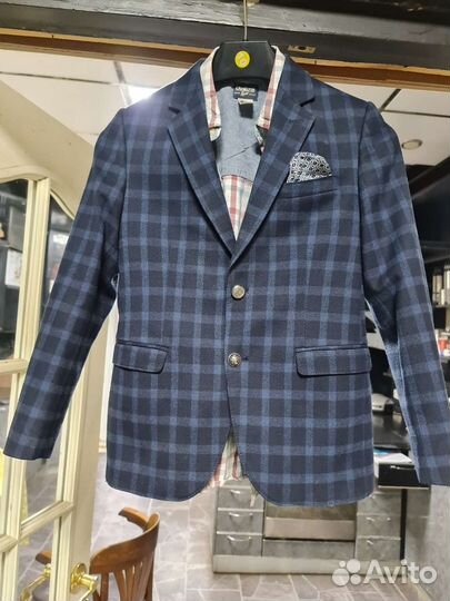 Стильный пиджак в клетку на рост 140