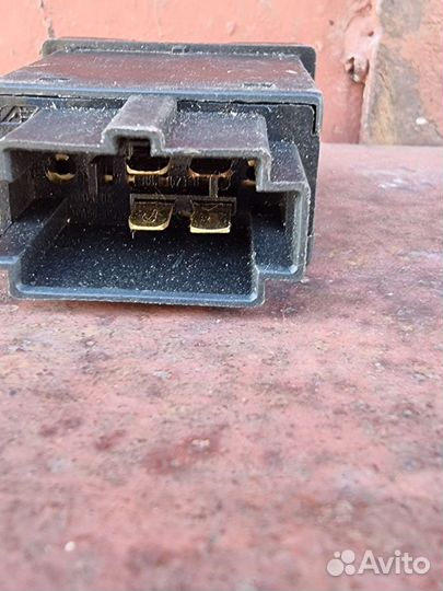 Кнопка обогрева стекла задняя Volkswagen Sharan