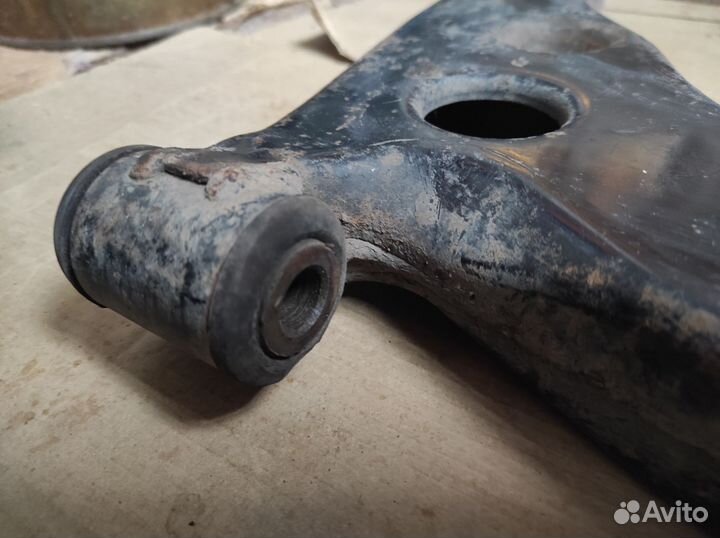 Рычаг передней подвески Mitsubishi Lancer 9