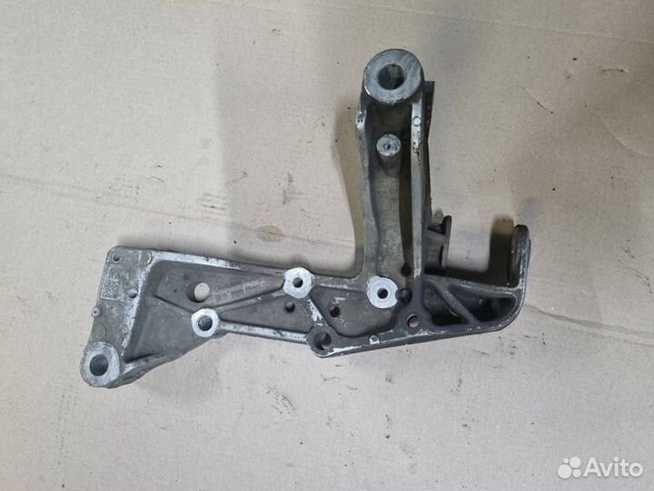 Кронштейн переднего левого рычага Volkswagen Scir
