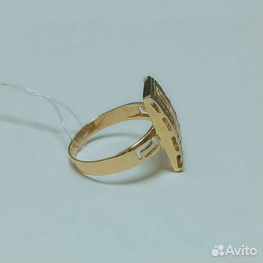 Кольцо с бриллиантом