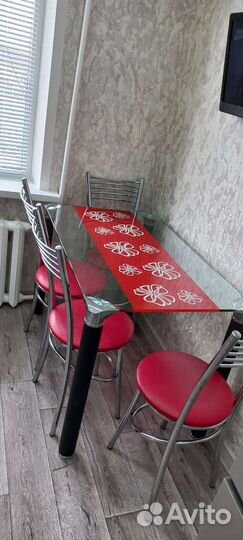 Кухонный стол стеклянный+ 4 стула