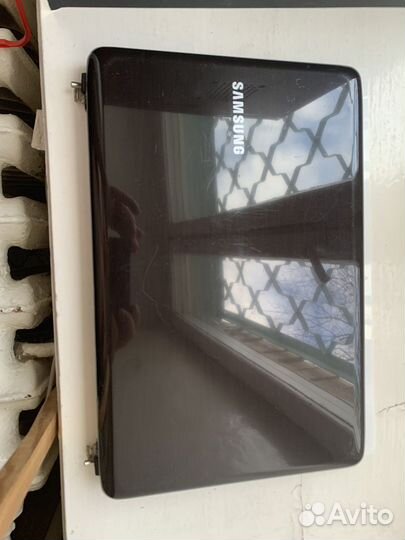 Крышка или нижняя часть Samsung r540 в сборе