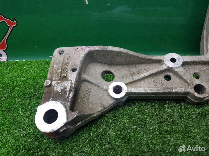 Крепление рычага подвески переднее левое Audi A3