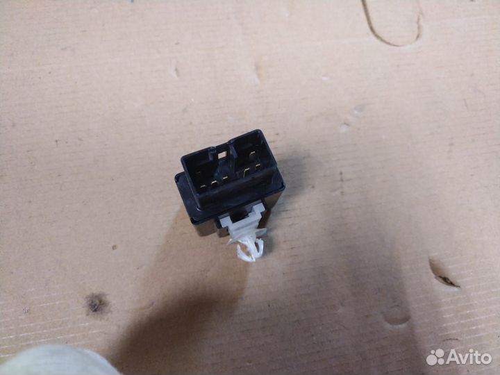 Реле стоп сигнала Toyota Prado 150