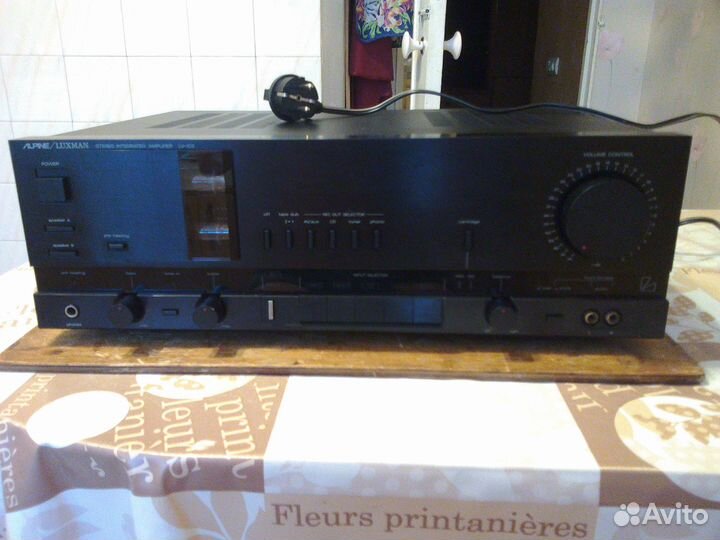 Усилитель Luxman LV-103