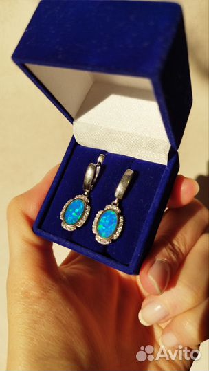 Серьги с голубым опалом