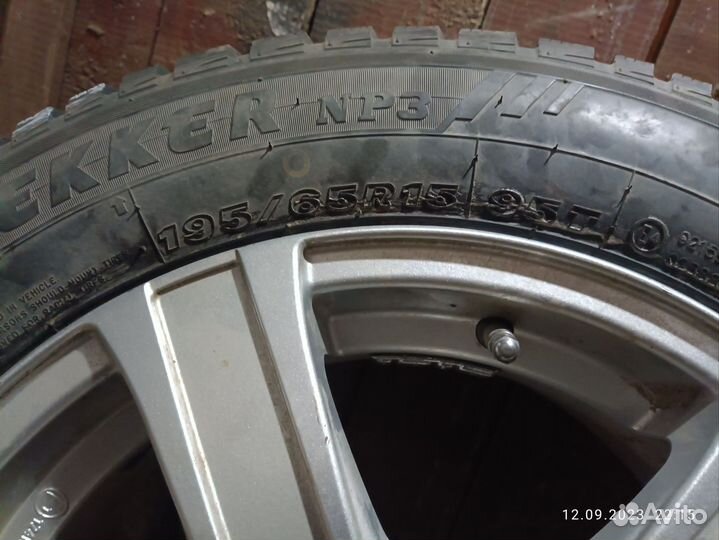R15 Maxxis ArcticTrekker NP3 195/65, PCD 4x100 DIA 60.1