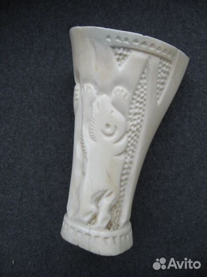 Ваза кость медведь винтаж