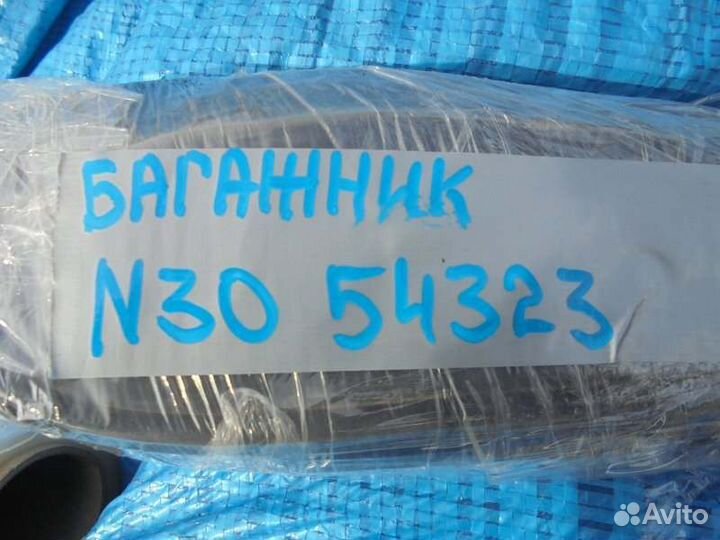 Уплотнительная резинка багажника Nissan R'nessa