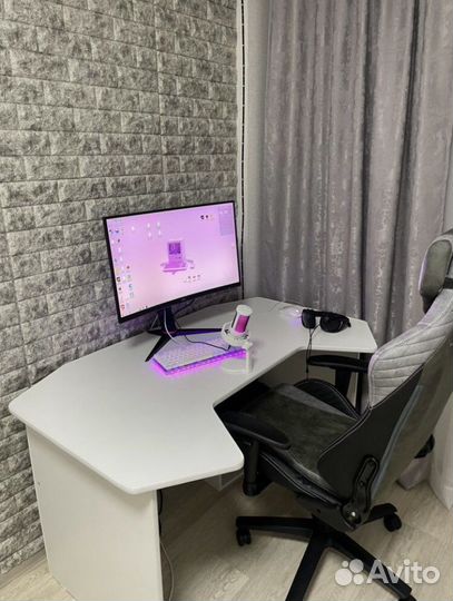 Стол компьютерный игровой новый