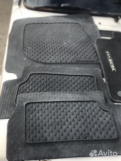 Коврики на автомобиль Nissan