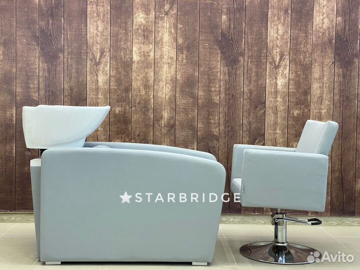 Парикмахерская мойка и парикмахерское кресло