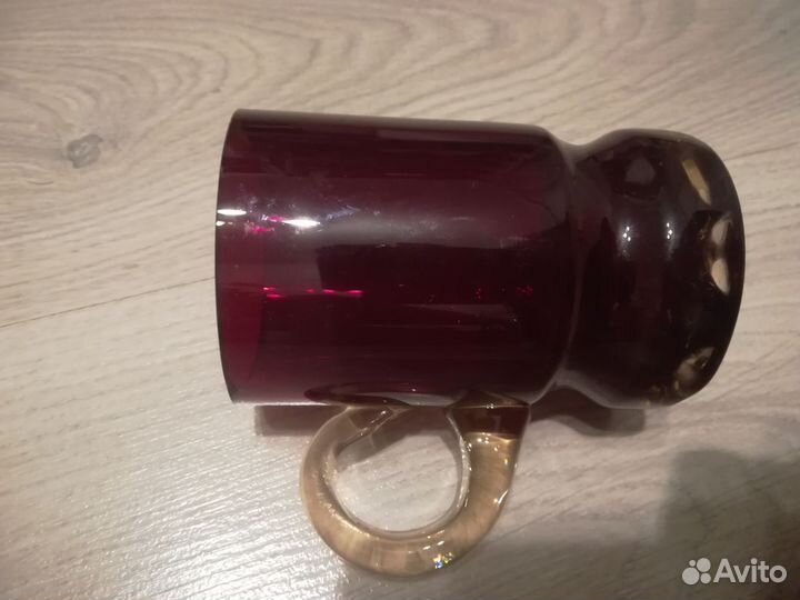 Пивная кружка красное стекло 0.3 л. 70х годов