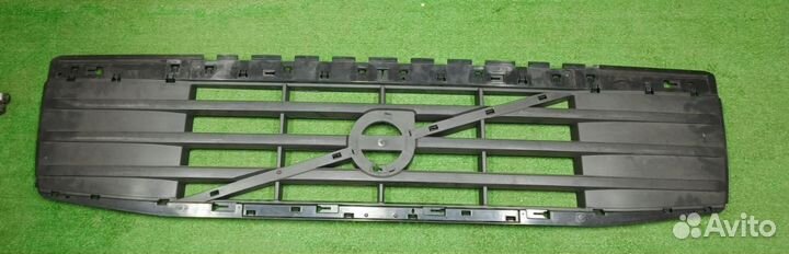 Панель передняя решетка радиатора \Volvo FH