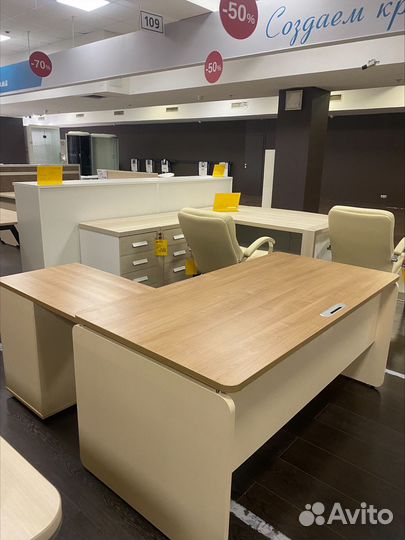 Стол офисный угловой с тумбой