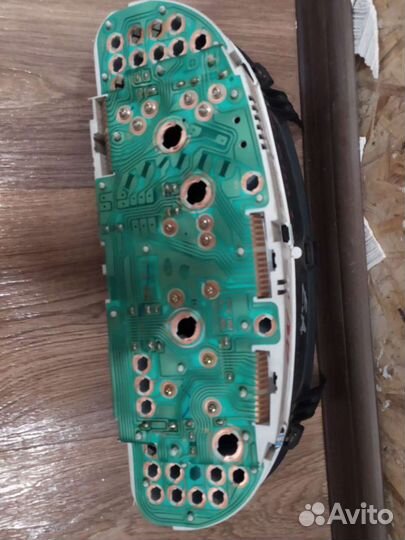 Панель приборов на Киа carnival2005 года