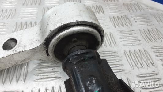 Рычаг передний нижний левый nissan primera P12 (AV