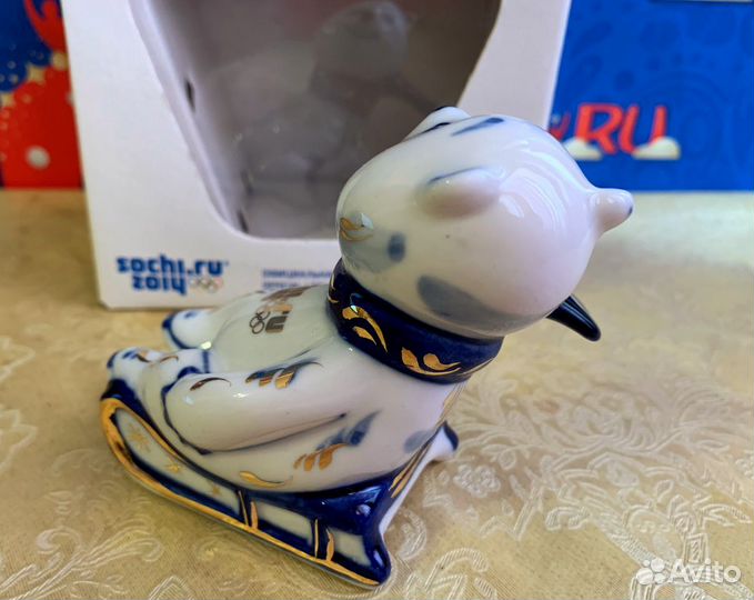 Мишка на санках. Золото. Гжель Фарфор. Олимпиада