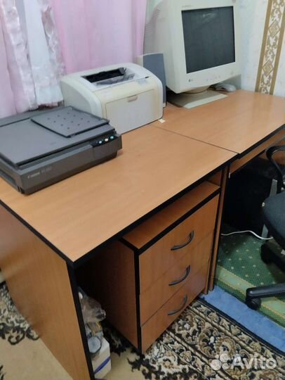 Компьютерный стол с тумбочкой