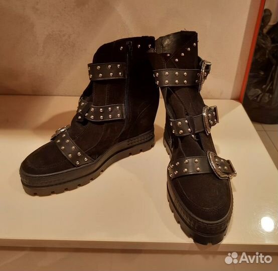Продам полусапожки Lestrosa
