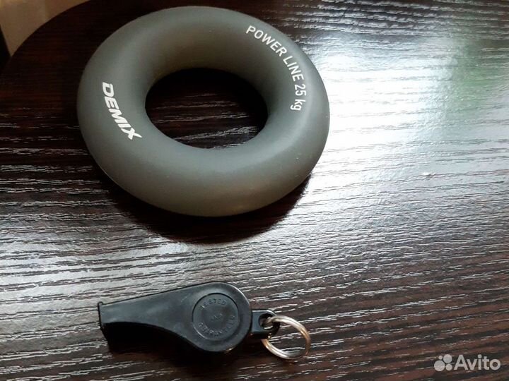 Жетон нагрудный дпс. Свисток Англия. брелок СССР