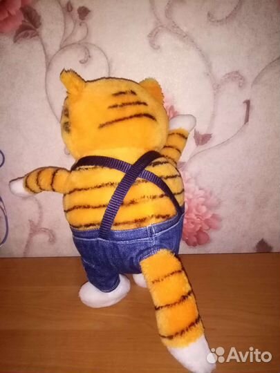 Кот из мультфильма про попугая Кешу