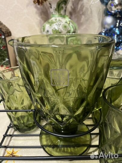 Кувшин с бокалами