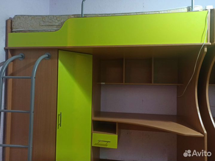 Двухэтажная кровать со столом бу