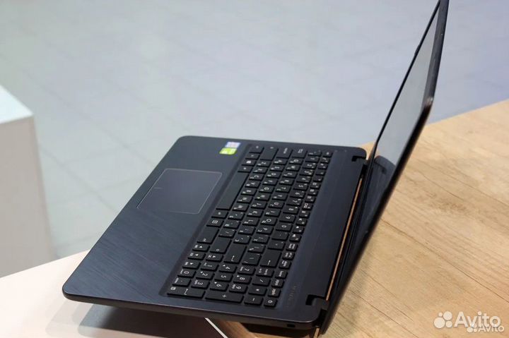 Ноутбук Asus для игр и графики / MX 110 / SSD