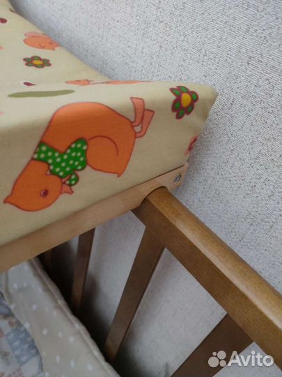 Пеленальная доска на кроватку