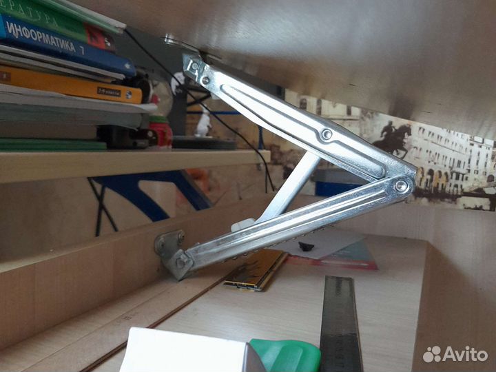 Парта и стул школьника растущие