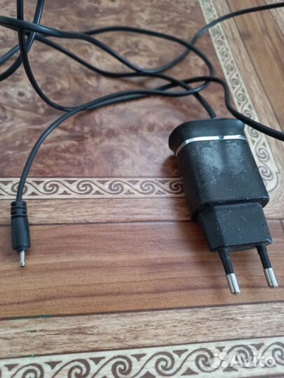 Зарядка и наушники