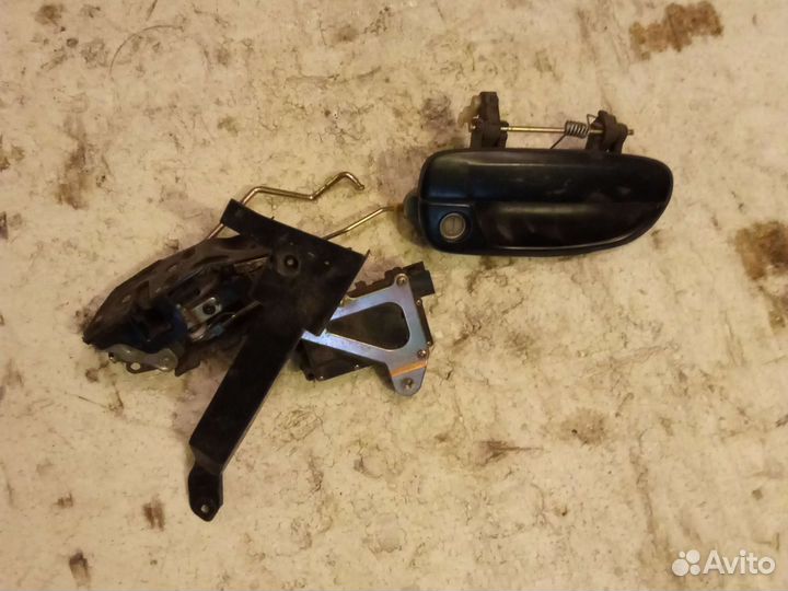 Замок двери передней правой Hyundai Accent