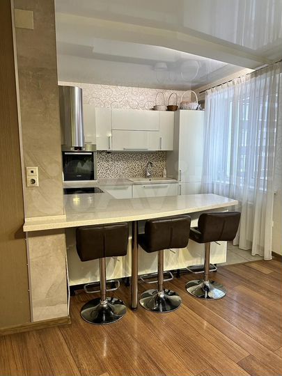 4-к. квартира, 140 м², 4/9 эт.